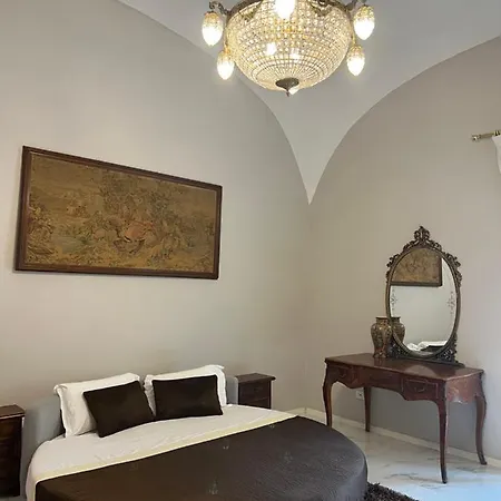 Carlo Di Borbone B&B *