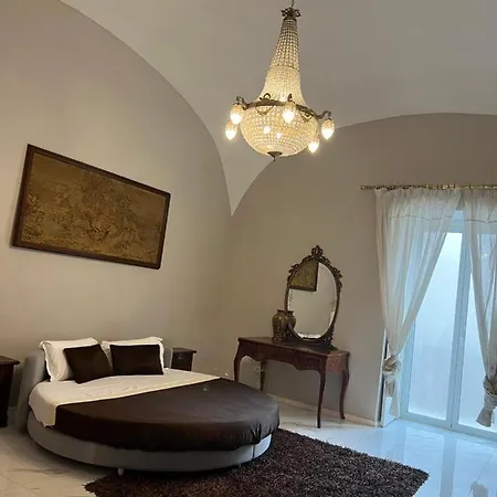 Carlo Di Borbone Oda ve Kahvaltı Caserta