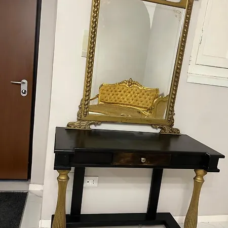 Carlo Di Borbone Oda ve Kahvaltı *